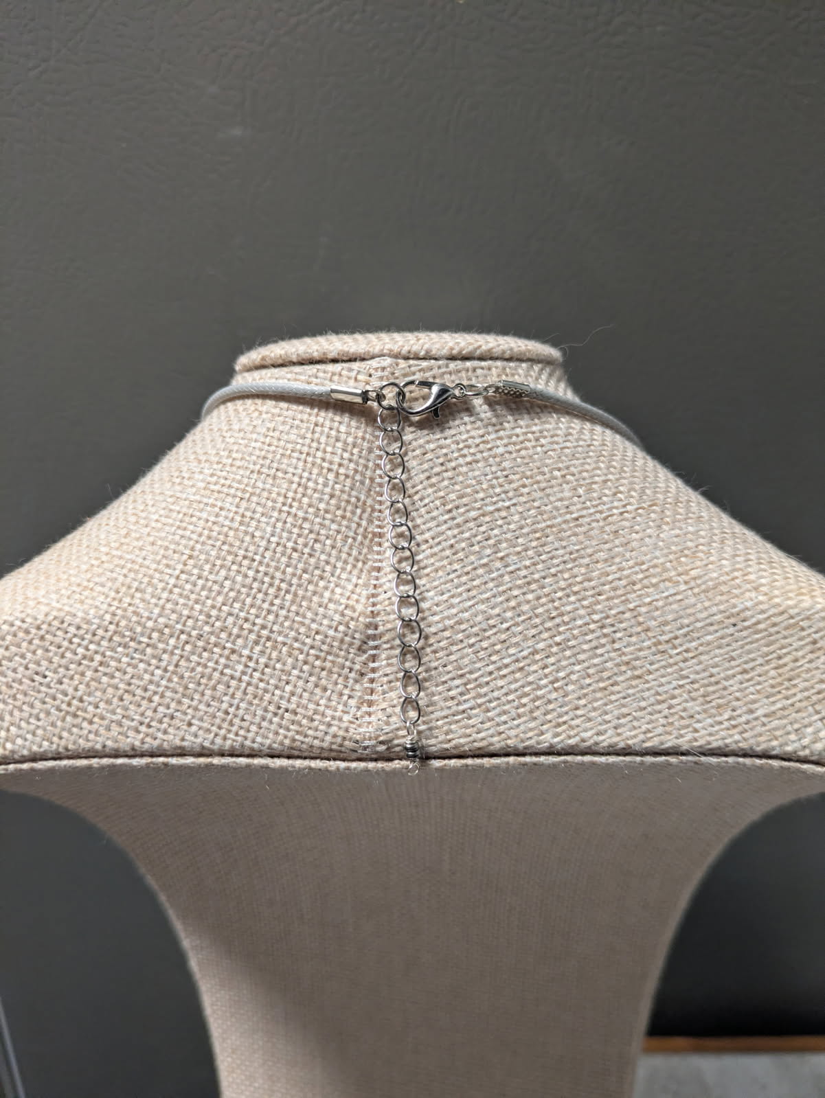 Freshwater Pearl Seashell Necklace (Four Gray Pearls)