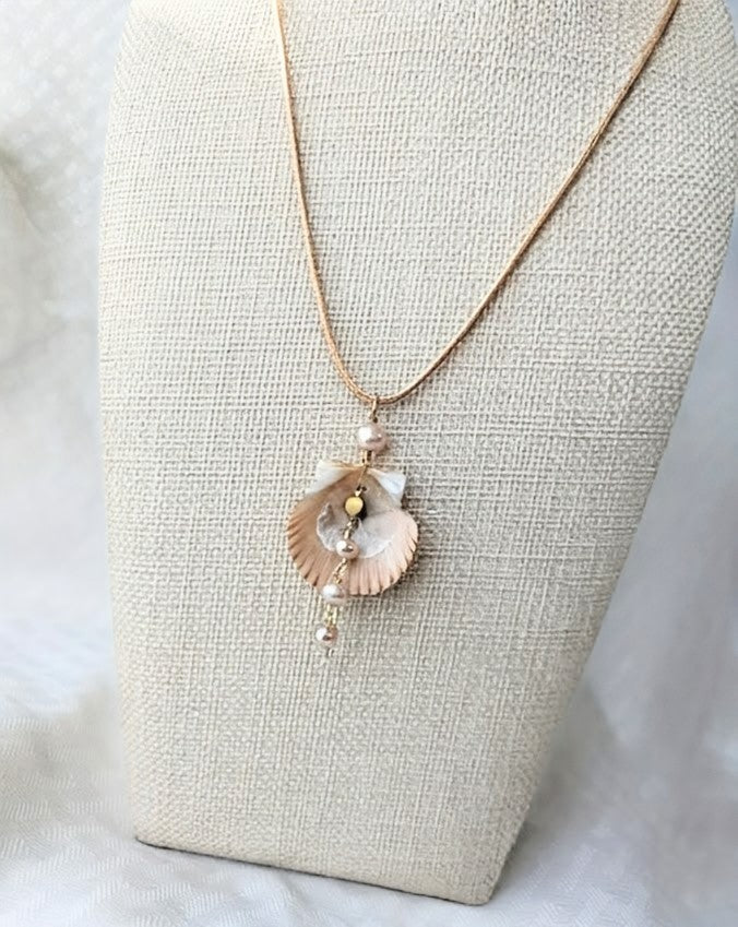 Freshwater Pearl Seashell Necklace (Four Pearls)