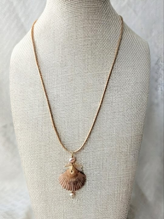 Freshwater Pearl Seashell Necklace (Four Pearls)