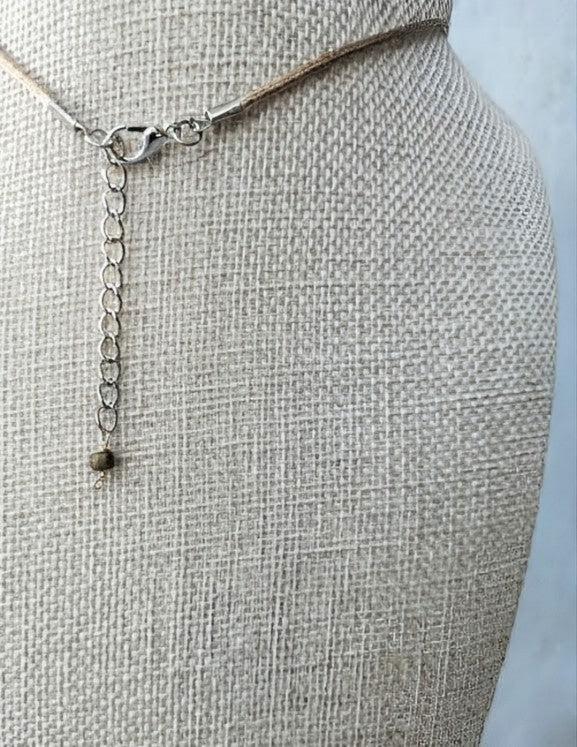 Freshwater Pearl Seashell Necklace (Four Pearls)