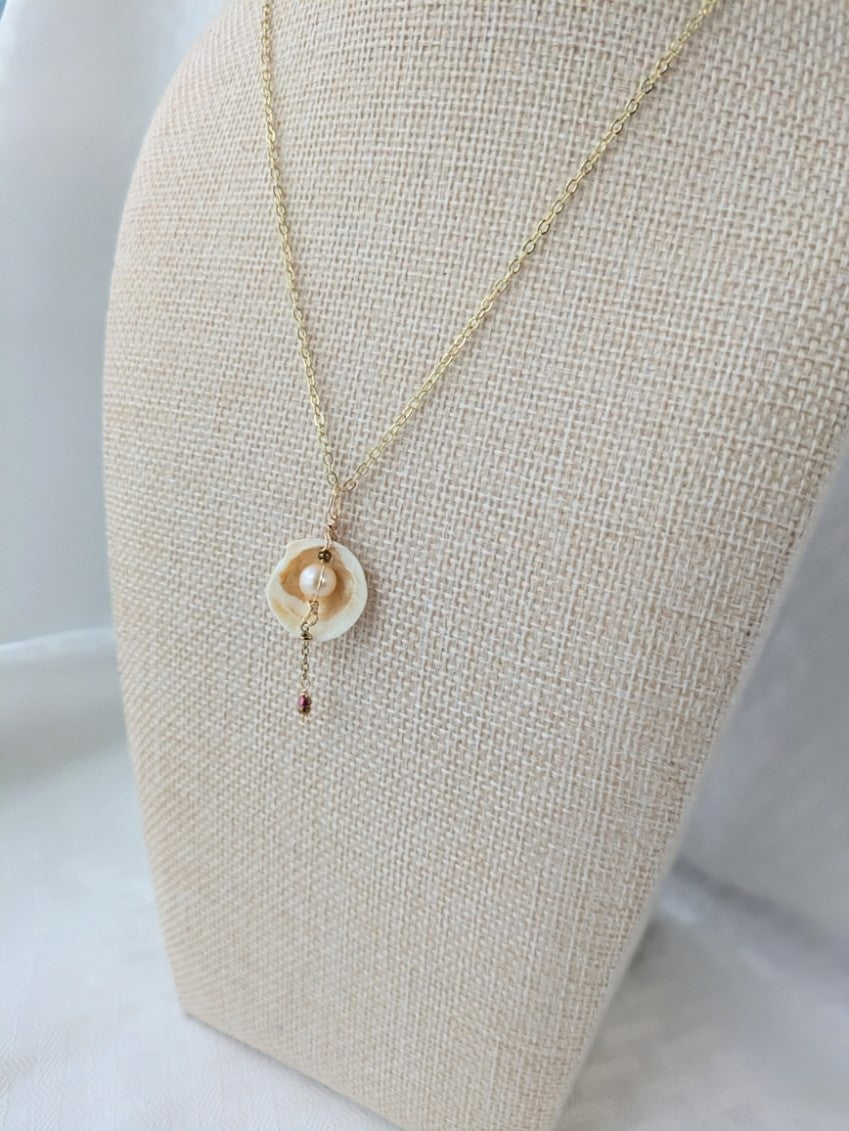 Freshwater Pearl Seashell Necklace (One Pearl)