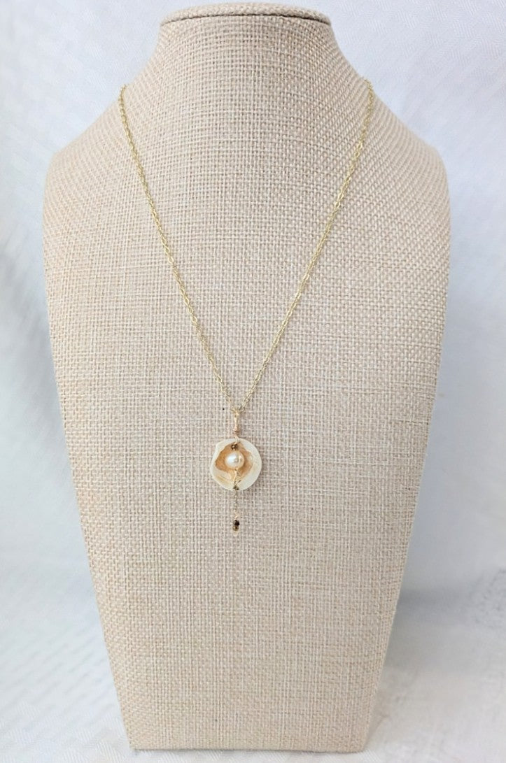 Freshwater Pearl Seashell Necklace (One Pearl)