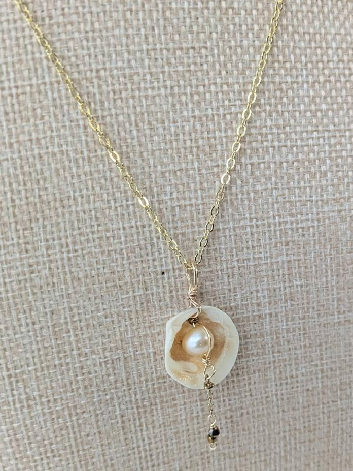 Freshwater Pearl Seashell Necklace (One Pearl)