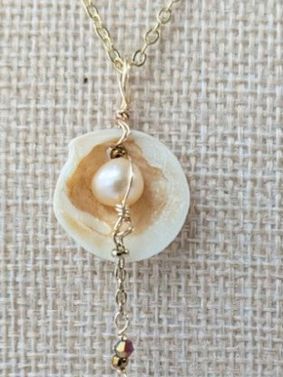 Freshwater Pearl Seashell Necklace (One Pearl)