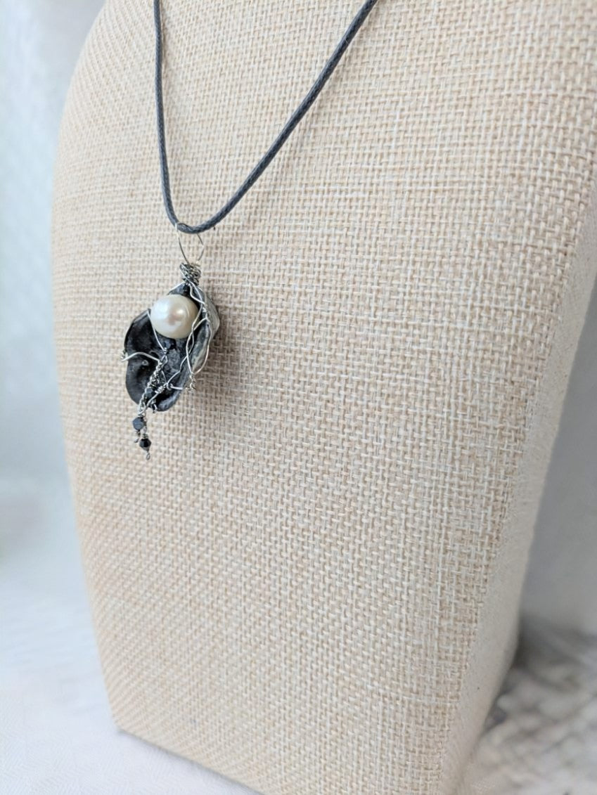 Oyster Shell with Freshwater Pearl Necklace